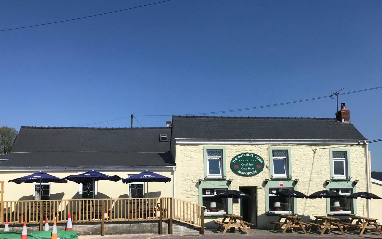 Хостел Butchers Arms Restaurant And Brewpub Мертір-Тідвіл Екстер'єр фото