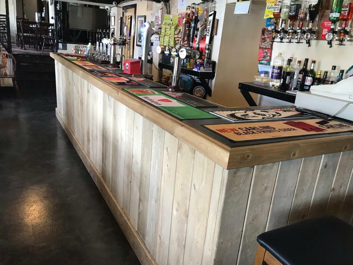Хостел Butchers Arms Restaurant And Brewpub Мертір-Тідвіл Екстер'єр фото